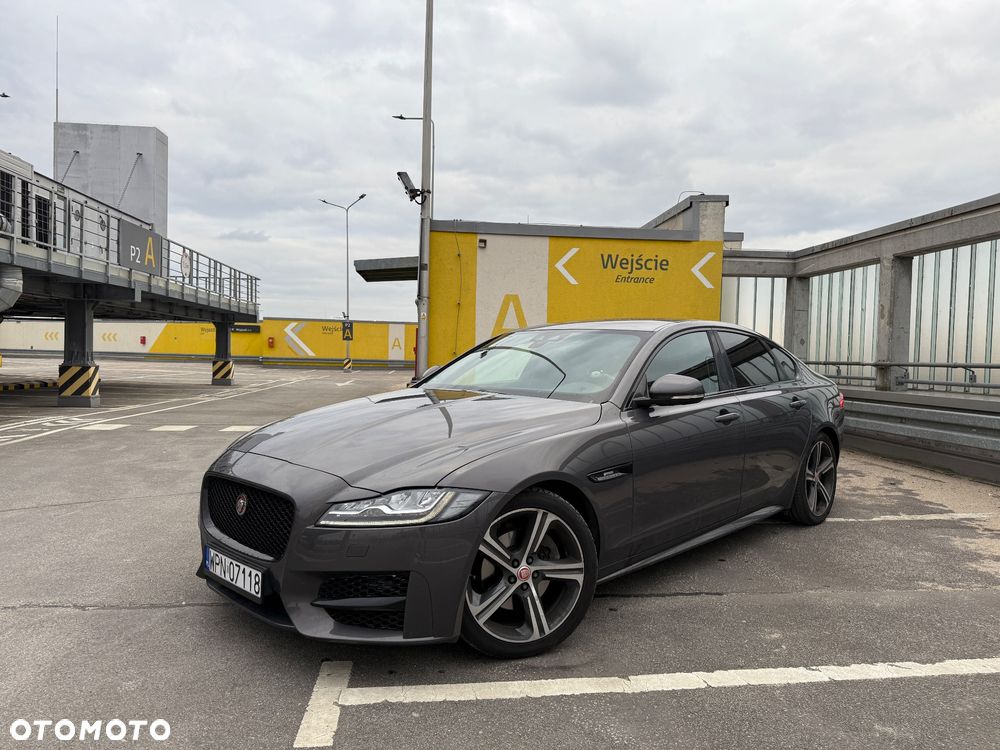 Jaguar XF 2.0 i4D R-Sport - 4