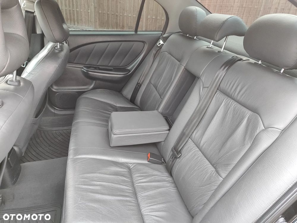 Toyota Avensis 2.0 VVT-i Sol - 22