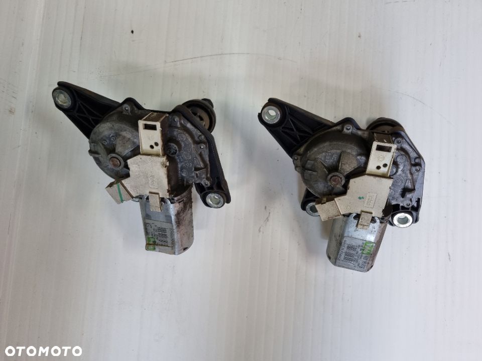 SILNICZEK WYCIERACZEK TYŁ TRAFIC VIVARO 01-14r. EU - 2