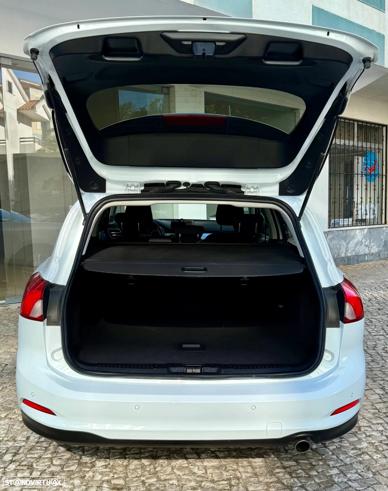Ford Focus SW 1.5 TDCi EcoBlue Business - 13