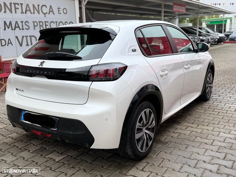 Peugeot 208 - 12