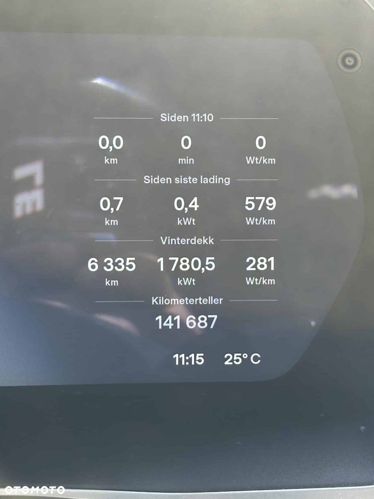 Tesla Model X - 22