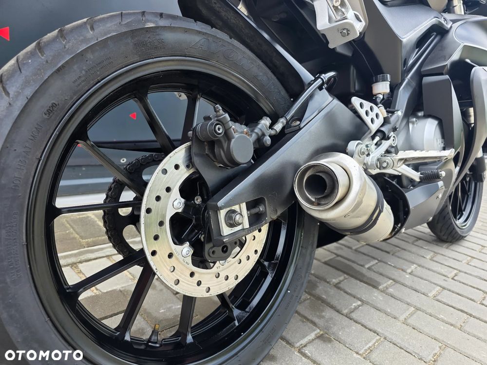Yamaha YZF - 17