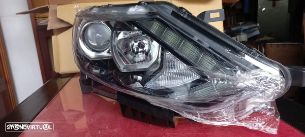 FAROL NISSAN QASQHAI DTO. NOVA