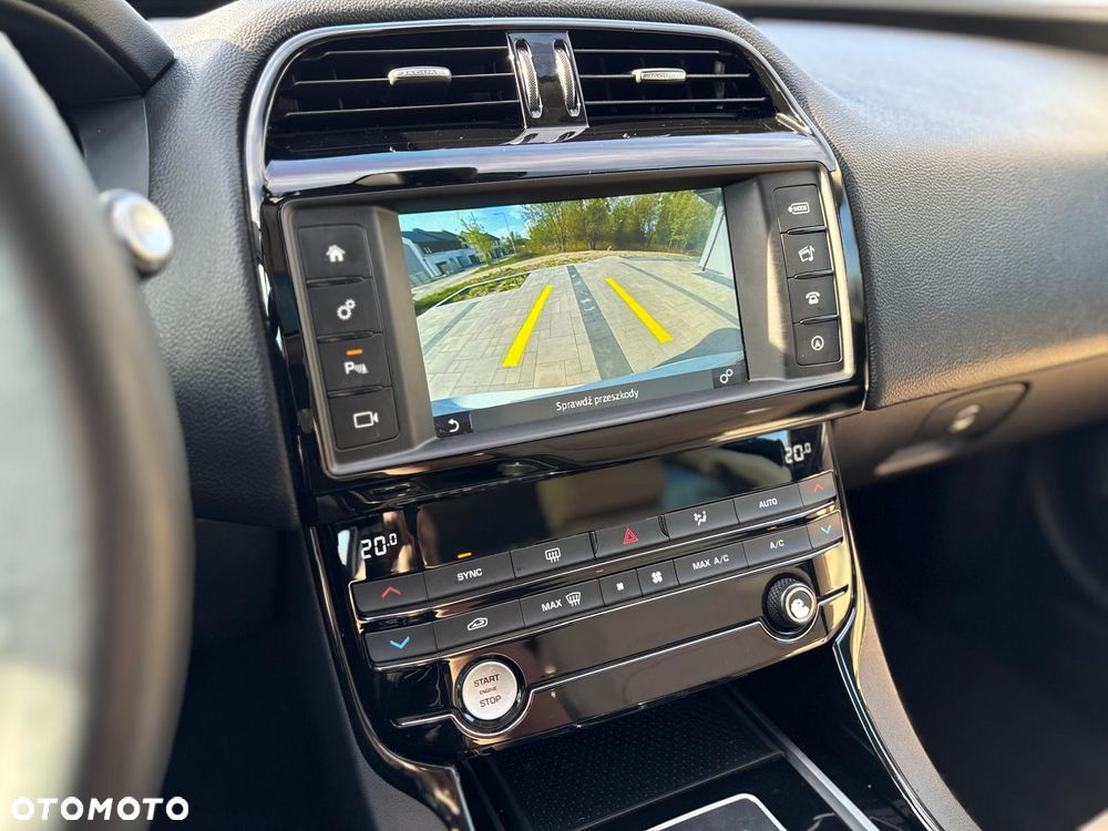 Jaguar XE 25t Prestige - 28