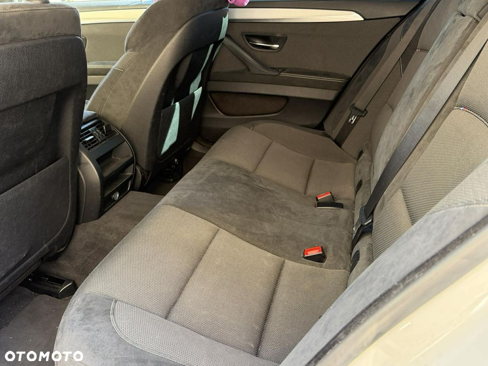 BMW Seria 5 520d xDrive - 13
