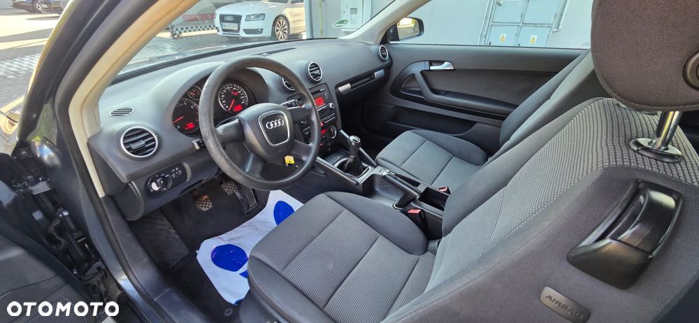Audi A3 3-drzwiowe 1.6 Ambition - 30