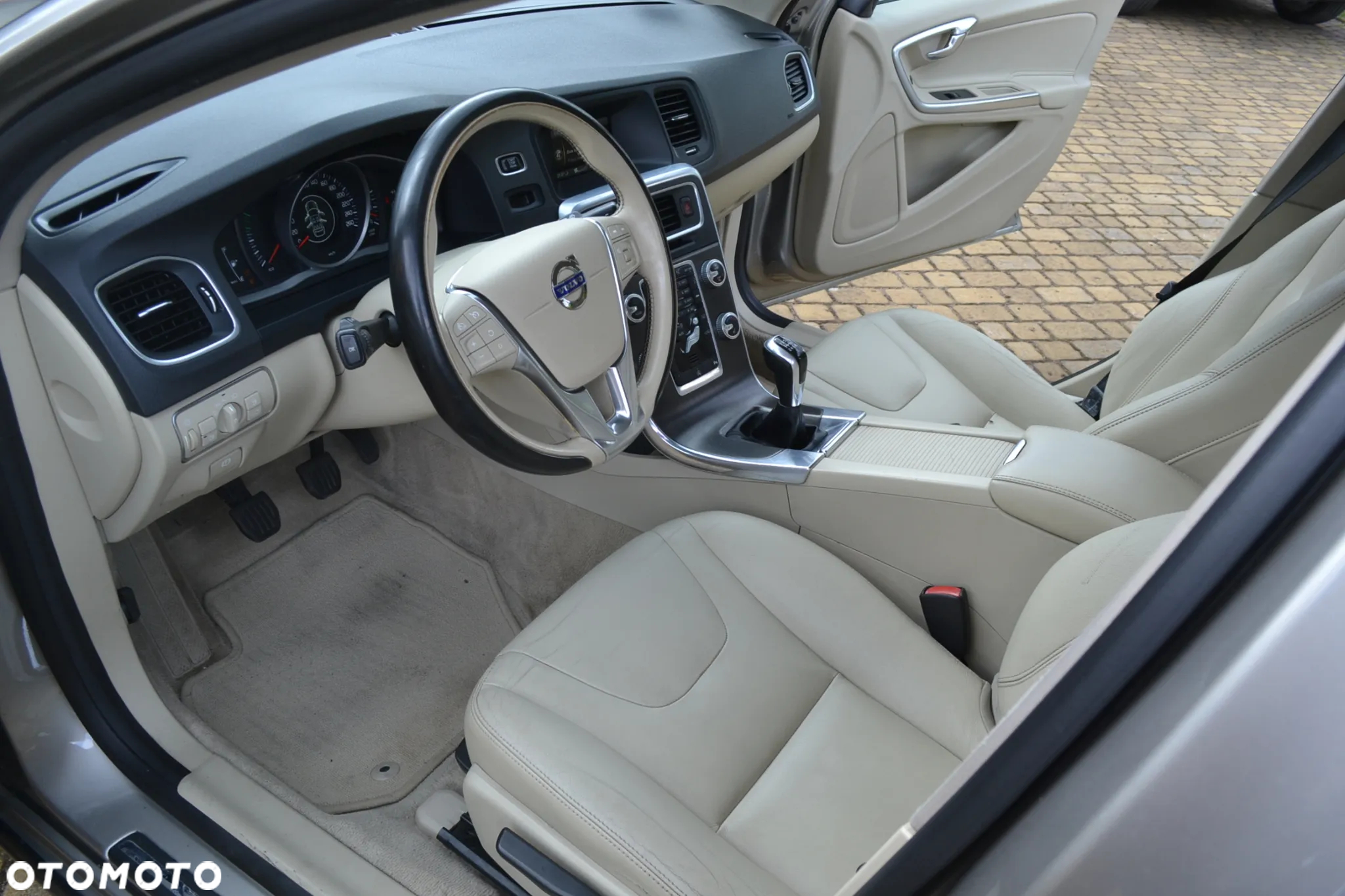 Volvo V60 D4 Drive-E Momentum - 11