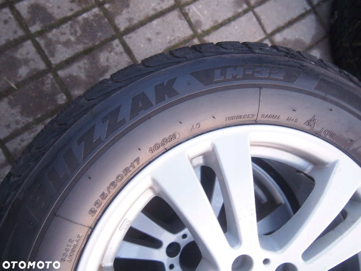 BRIDGESTONE BLIZZAK LM-32 225/60R17 102H 4X - 6
