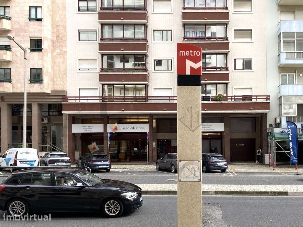 Prédio / Clínica para Venda nas Laranjeiras, Lisboa - Grande imagem: 4/4
