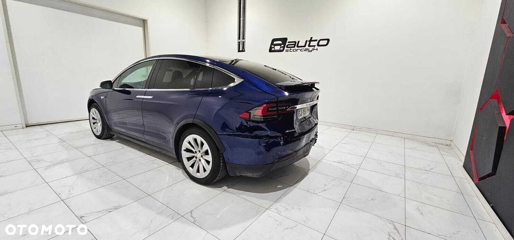 Tesla Model X - 19