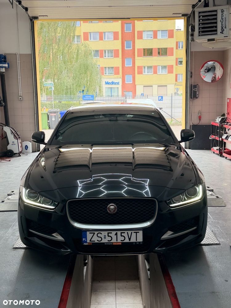 Jaguar XE 2.0 D AWD R-Sport - 1