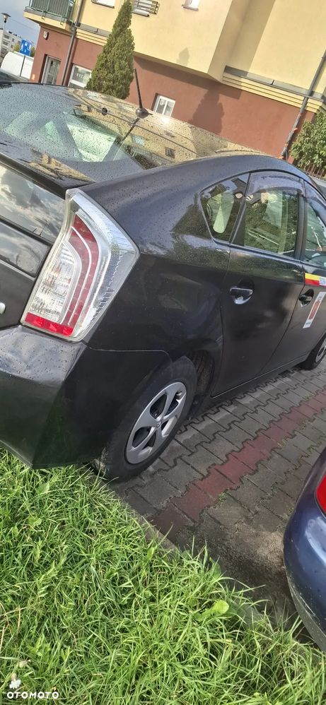 Toyota Prius 1.8 HSD Premium - 4
