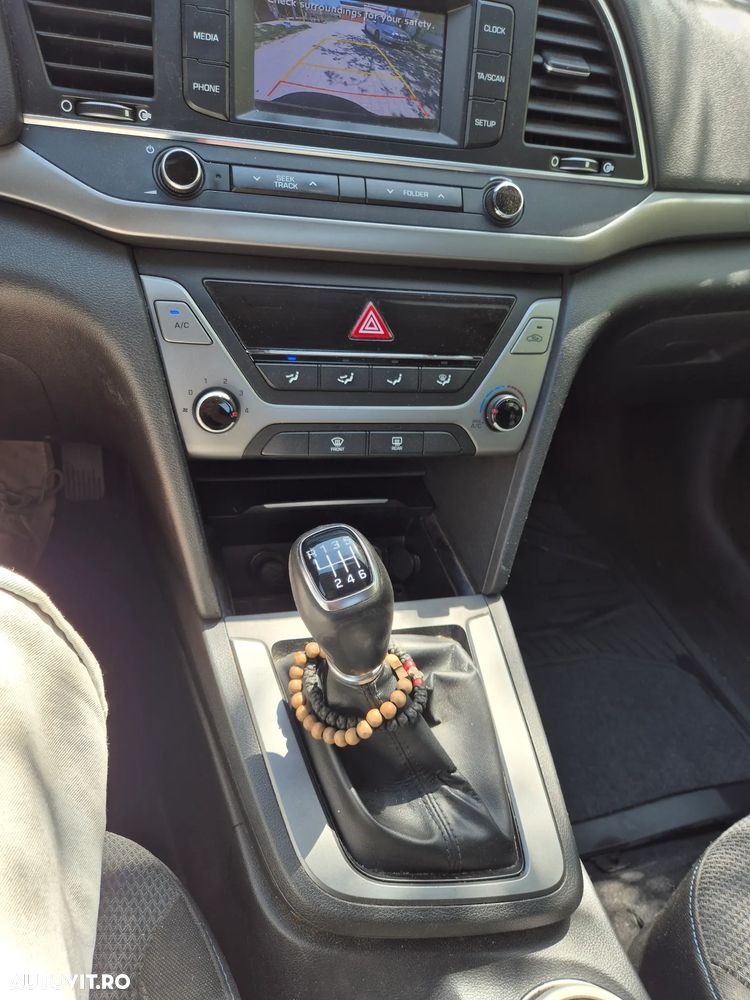Hyundai Elantra 1.6 MPi Classic - 8