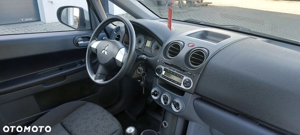 Mitsubishi Colt - 40