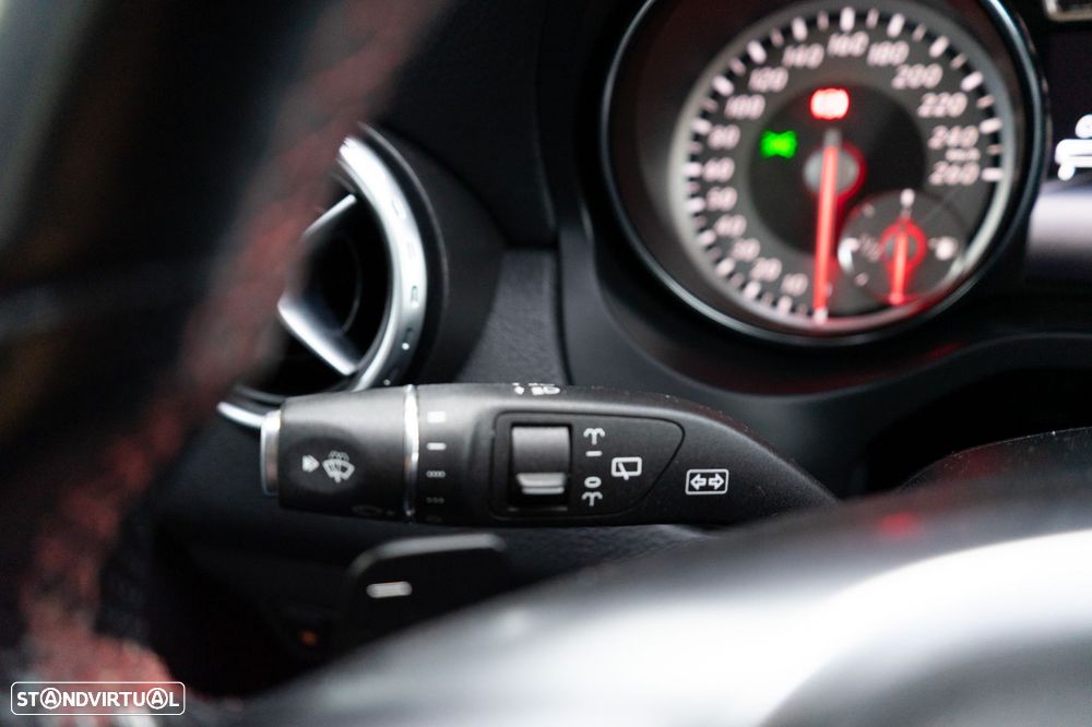 Mercedes-Benz GLA 220 d AMG Line - 32
