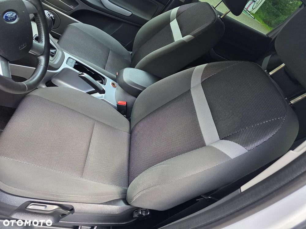 Ford Kuga - 10