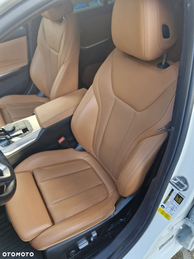 BMW Seria 3 330i Sport Line - 15