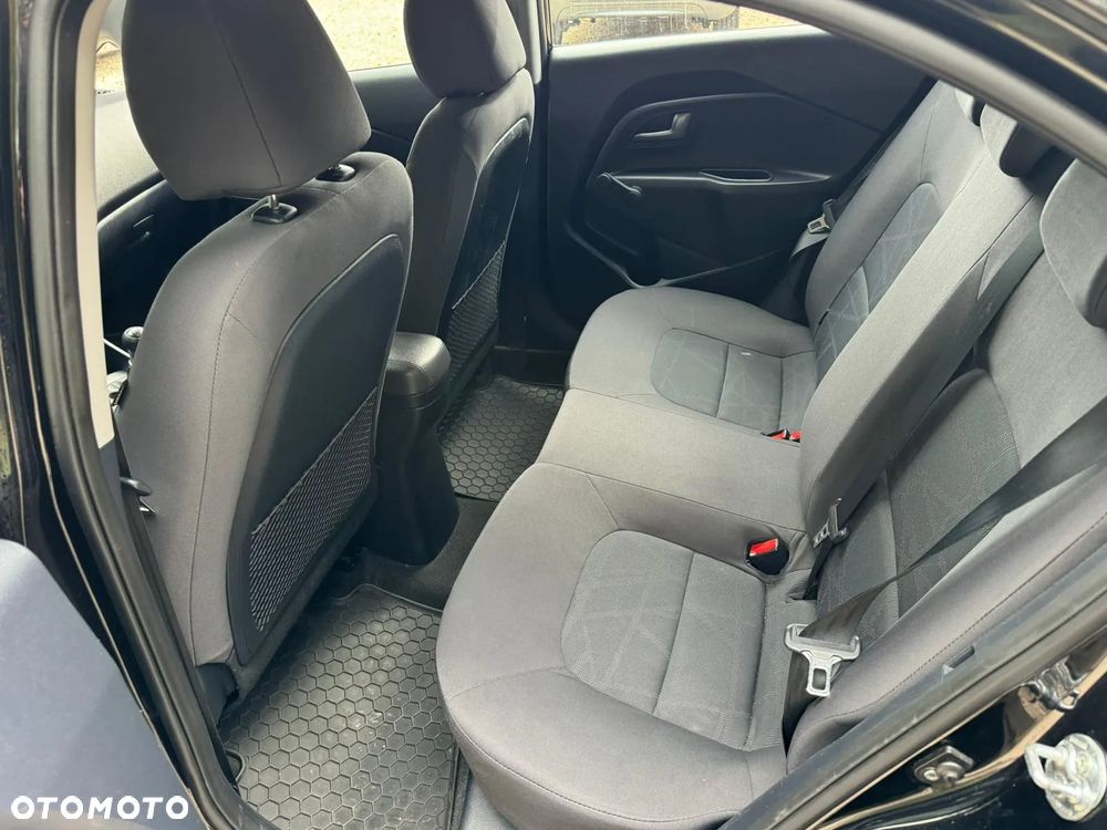 Kia Rio - 12