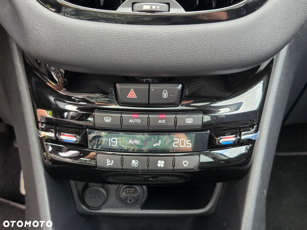 Peugeot 208 95 VTI Allure - 12
