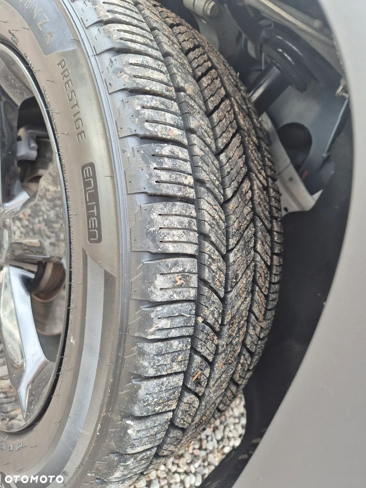 Jeep Grand Cherokee - 32