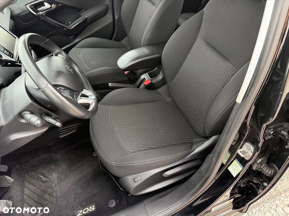 Peugeot 208 - 28