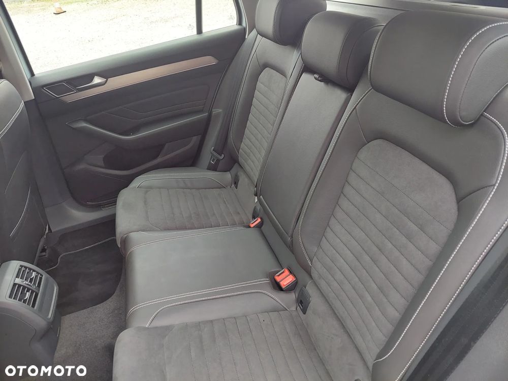 Volkswagen Passat - 31