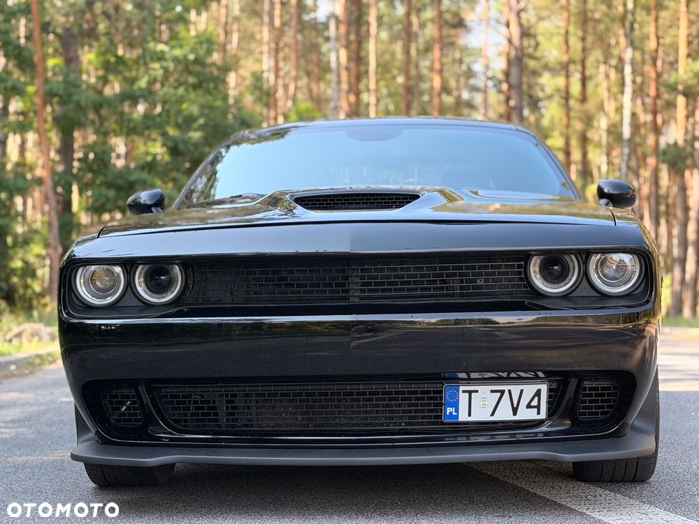 Dodge Challenger - 12