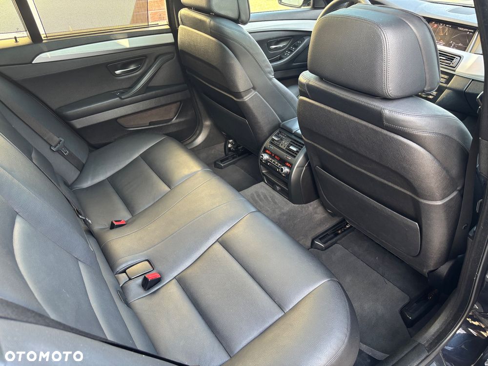BMW Seria 5 M550d xDrive - 11