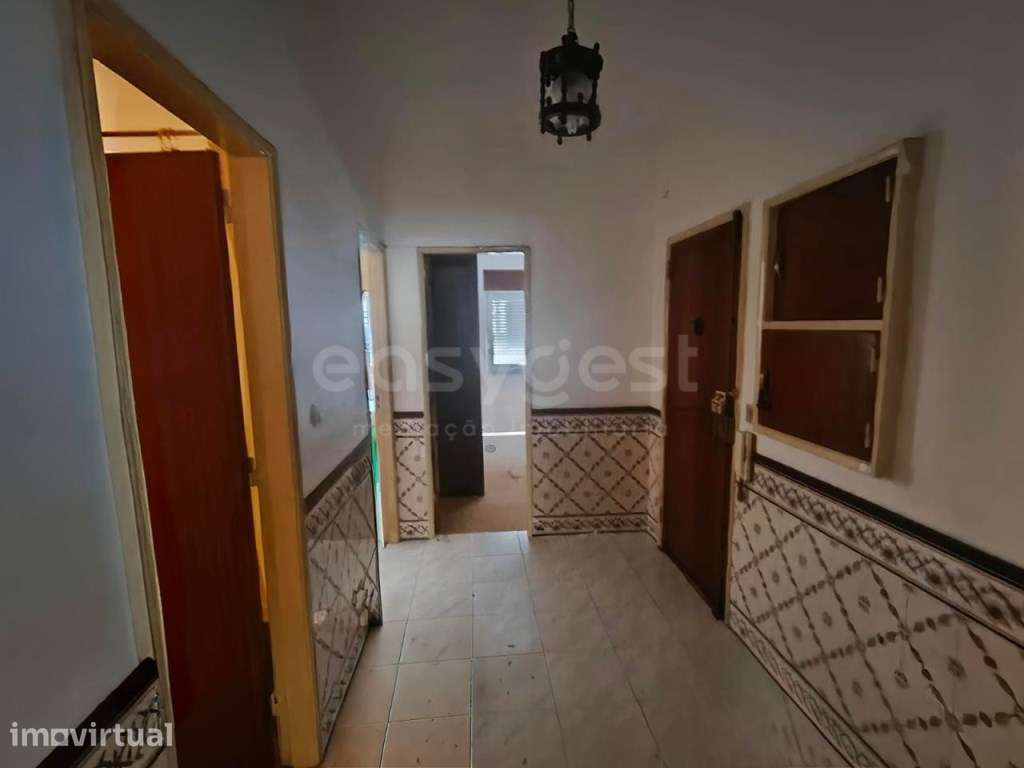 Apartamento T2 + 1 com Logradouro e anexo - Grande imagem: 5/17