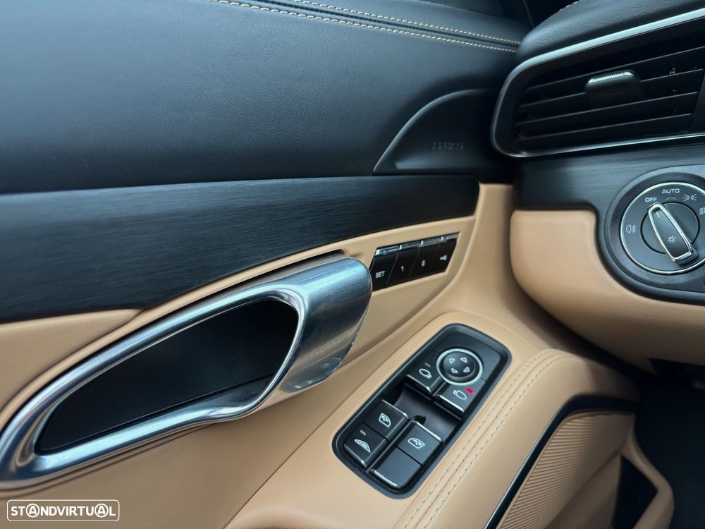 Porsche 911 (991) Carrera GTS PDK - 17