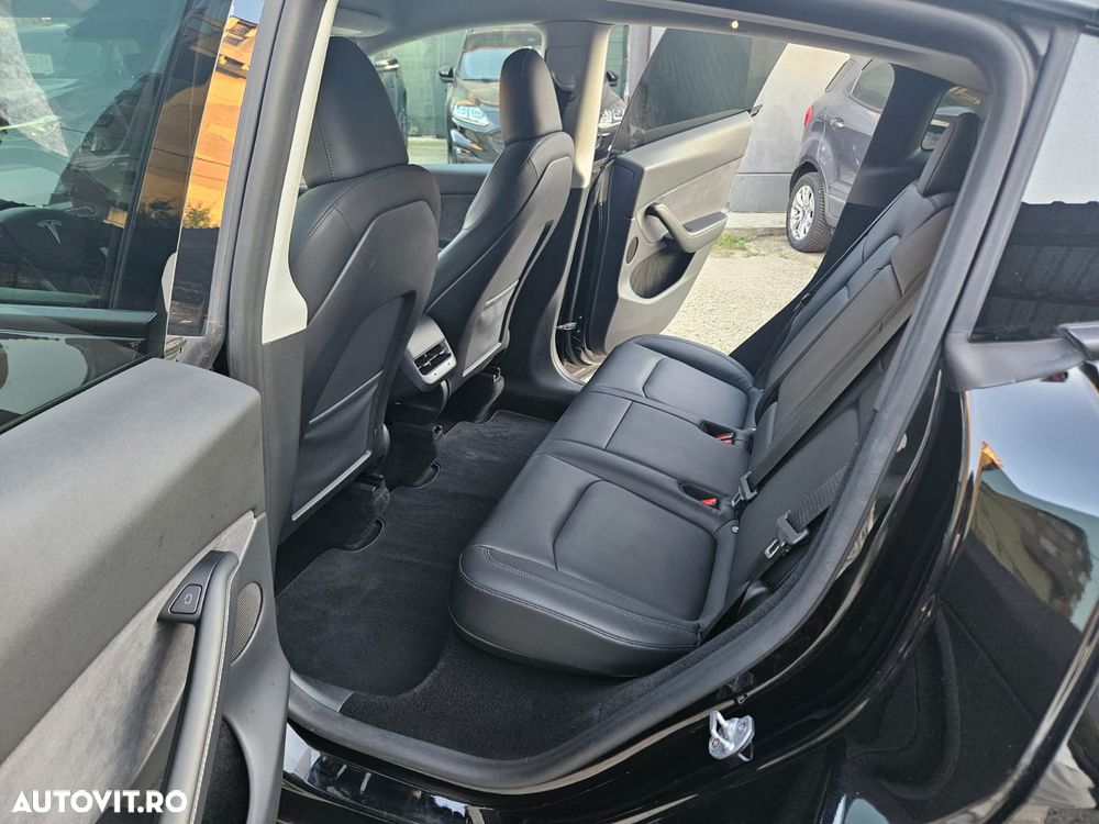 Tesla Model Y Long Range Dual Motor AWD - 13