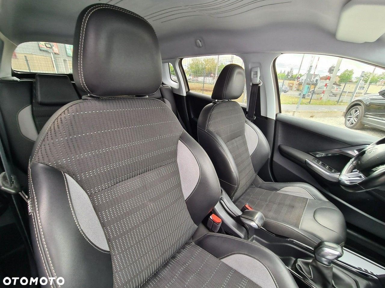 Peugeot 2008 1.6 BlueHDi Allure - 24