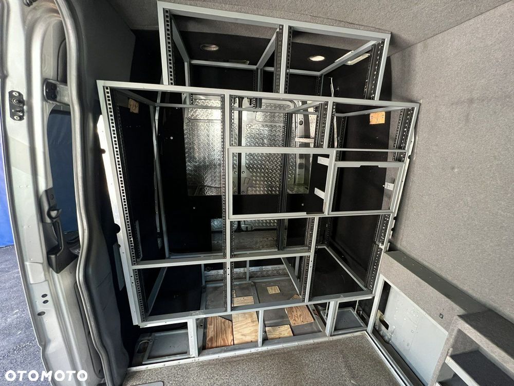 Mercedes-Benz Sprinter - 13