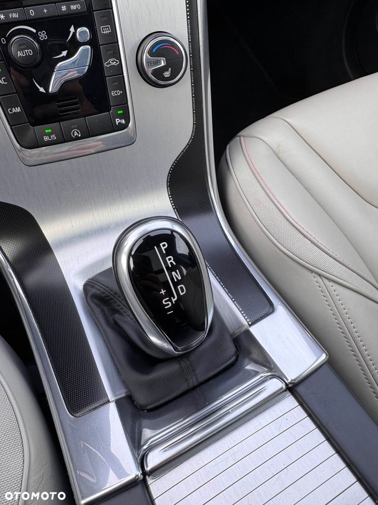 Volvo XC 60 D4 Drive-E Ocean Race - 12