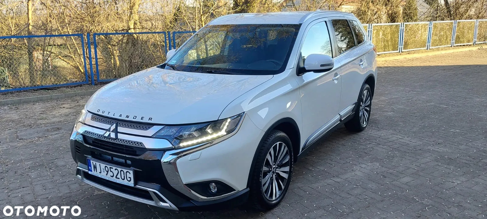 Mitsubishi Outlander 2.0 Instyle Navi 4WD CVT - 3