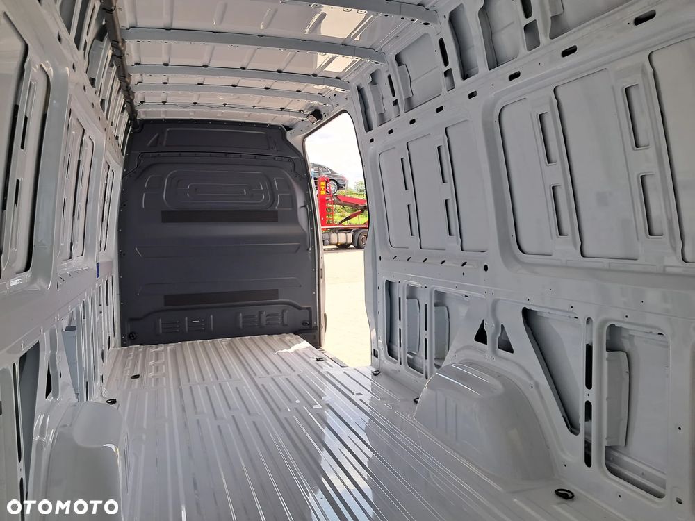 Mercedes-Benz Sprinter - 16