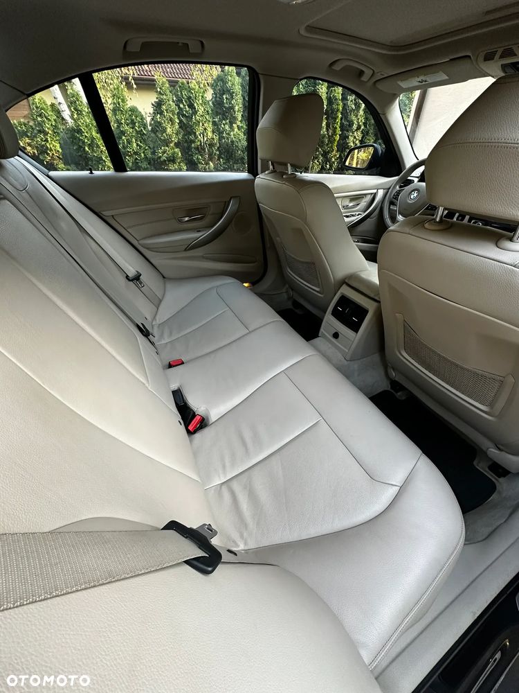 BMW Seria 3 328i - 9