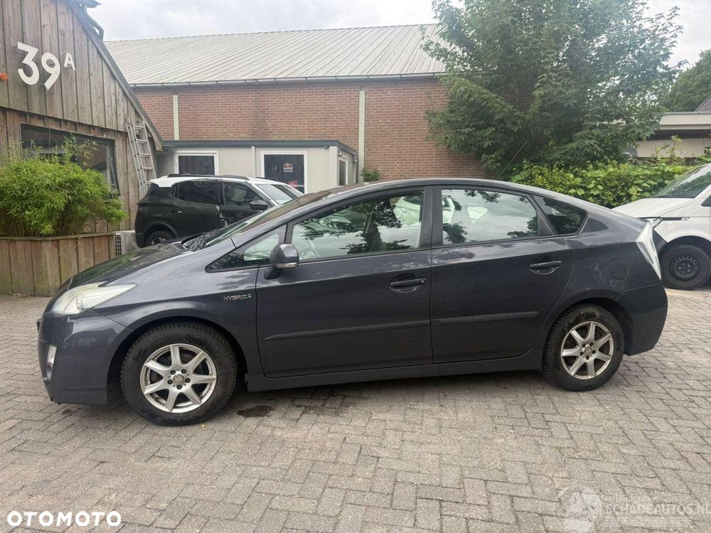 Toyota Prius (Hybrid) Executive - 2