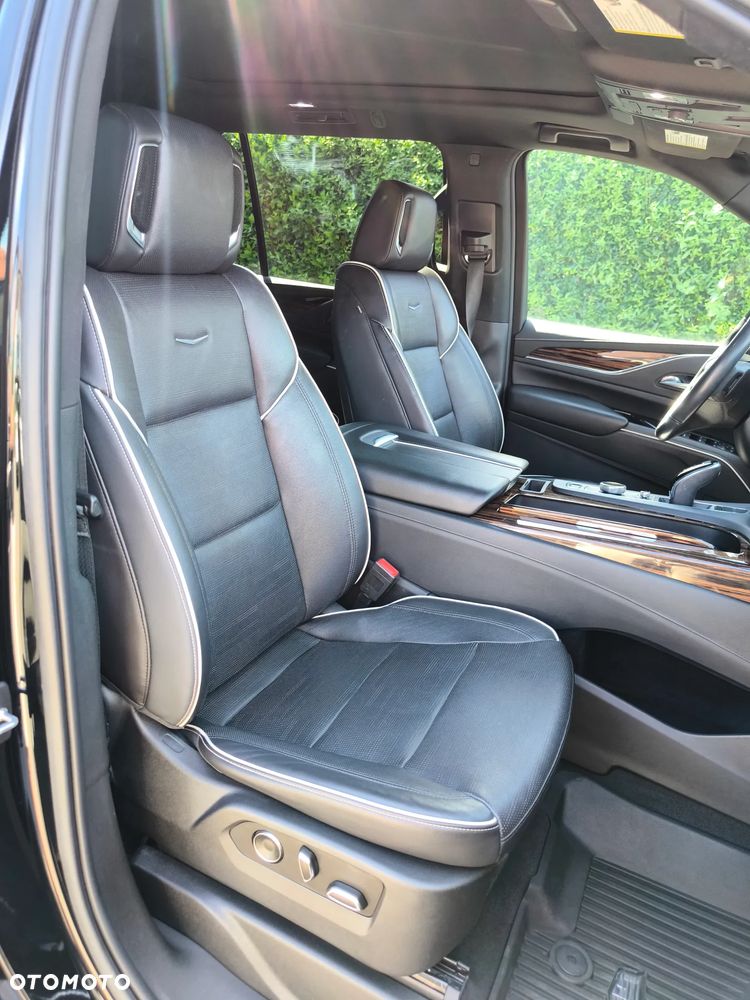 Cadillac Escalade - 19