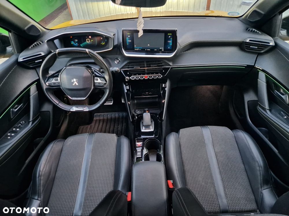 Peugeot 208 - 14