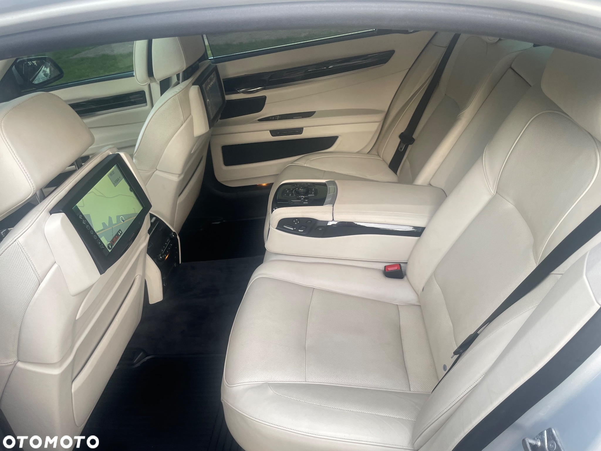 BMW Seria 7 750i L xDrive - 36