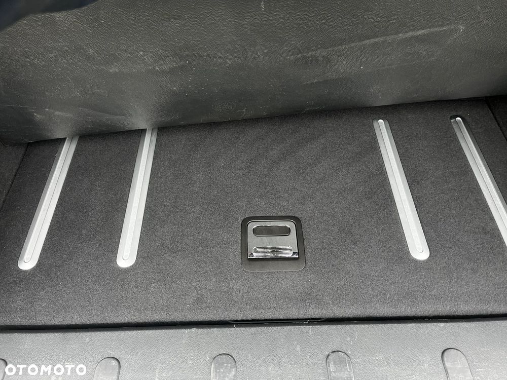 Peugeot 3008 2.0 HDi HYbrid4 - 17