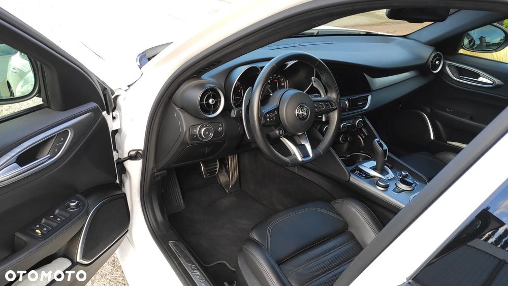 Alfa Romeo Giulia 2.0 Turbo Veloce Q4 - 14