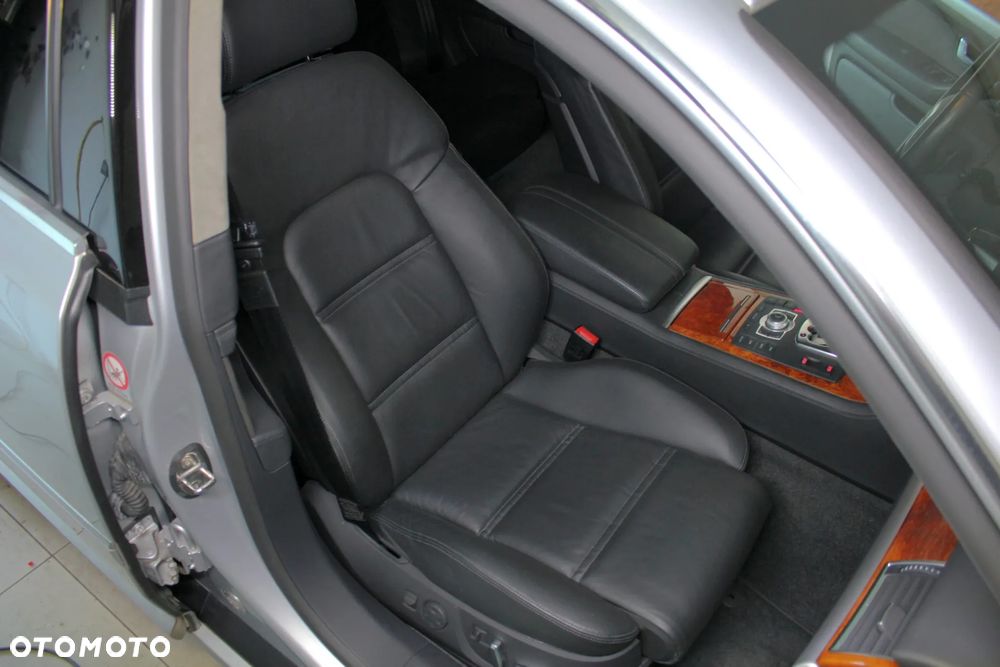 Audi A8 W12 quattro - 14