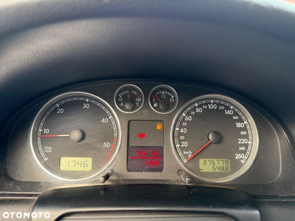 Volkswagen Passat 1.9 TDI Comfortline - 12