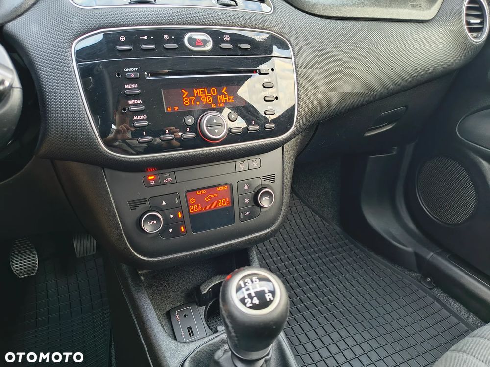 Fiat Punto 1.4 Young - 27