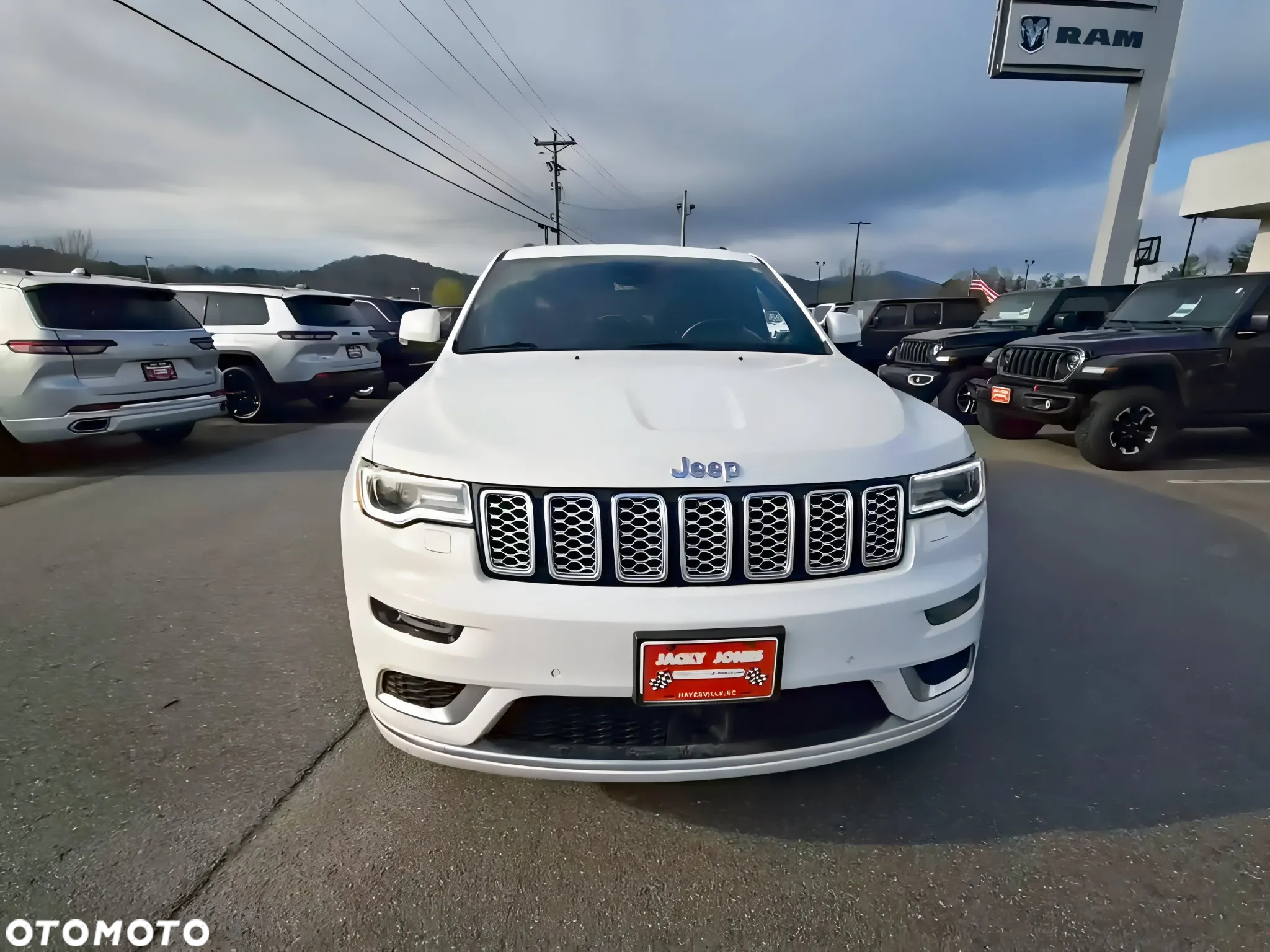 Jeep Grand Cherokee 5.7 V8 HEMI 4WD Automatik Summit - 2