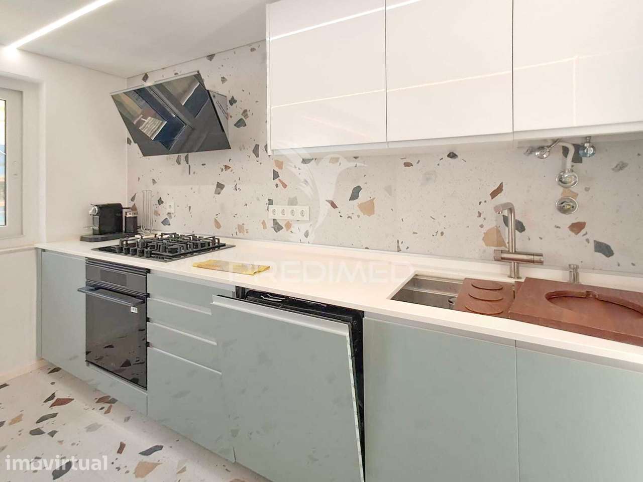 Apartamento T2 renovado em Monte da Caparica - Grande imagem: 2/18