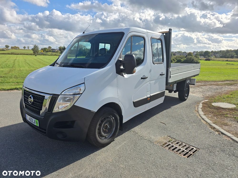 Nissan NV400